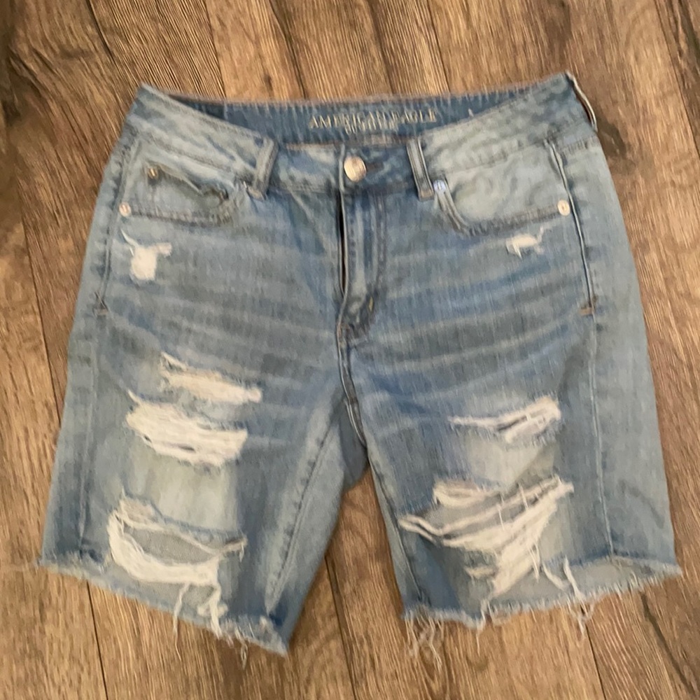 American Eagle Distressed cut off jeans size 4
